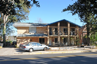 608 W Call St in Tallahassee, FL - Foto de edificio - Building Photo