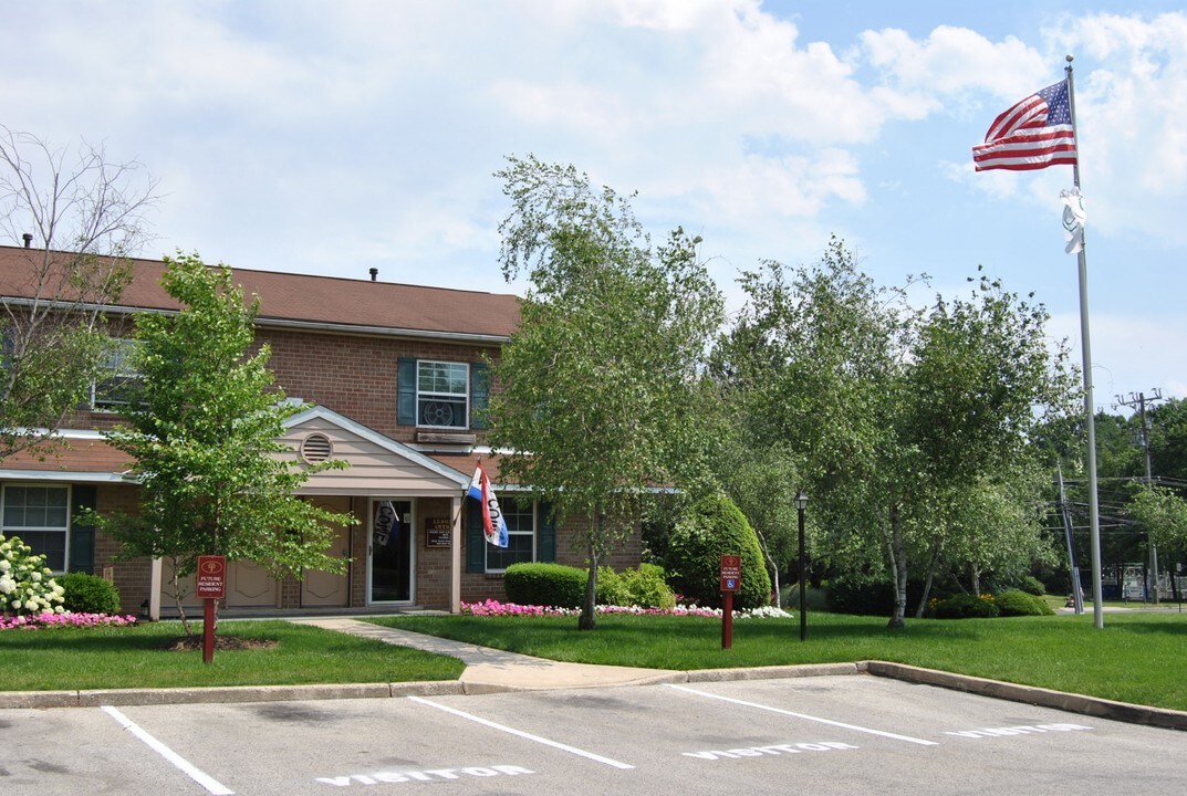 Westover Village Apartments in Norristown, PA - Foto de edificio