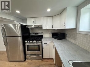 1060 Langlois Ave in Windsor, ON - Building Photo - Building Photo