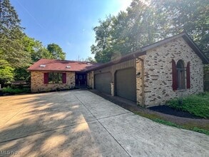 457 E Pioneer Trail in Aurora, OH - Building Photo - Building Photo