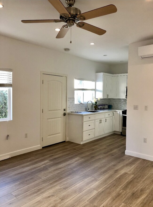 17533 Martha St in Encino, CA - Building Photo - Building Photo
