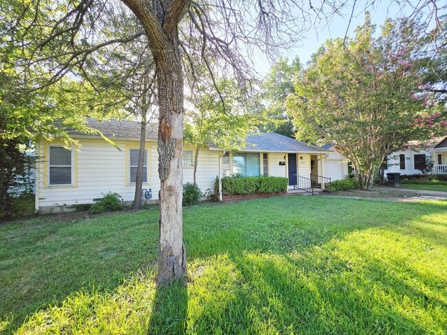 2503 Taylor St in Commerce, TX - Building Photo - Building Photo