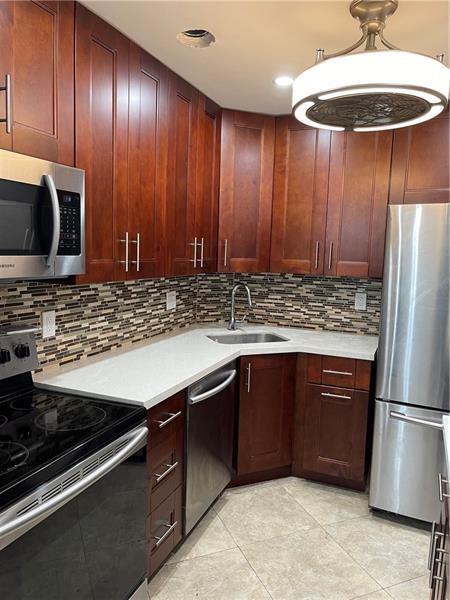 3115 Oakland Shores Dr in Oakland Park, FL - Building Photo - Building Photo