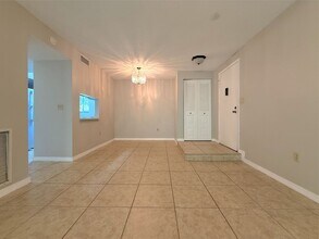 3284 S Semoran Blvd in Orlando, FL - Foto de edificio - Building Photo