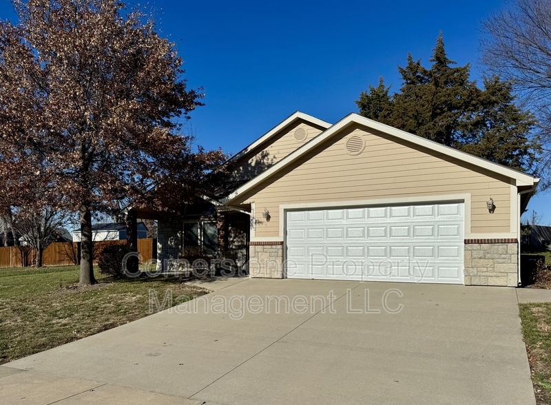 822 E 14th Terrace in Eudora, KS - Building Photo