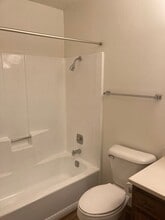 One bedroom apartment with balcony in Rockford, IL - Foto de edificio - Building Photo