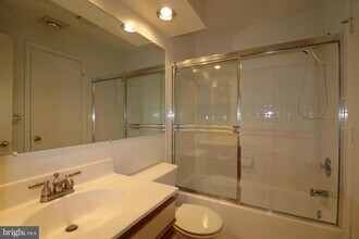 3301 Sir Thomas Dr, Unit 22 in Silver Spring, MD - Foto de edificio - Building Photo