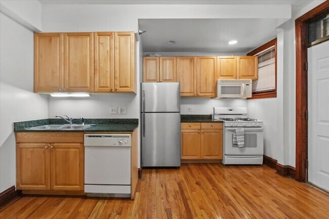 3706 N Sheffield Ave, Unit 2