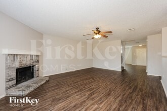 761 Lowe Dr in Cedar Hill, TX - Foto de edificio - Building Photo