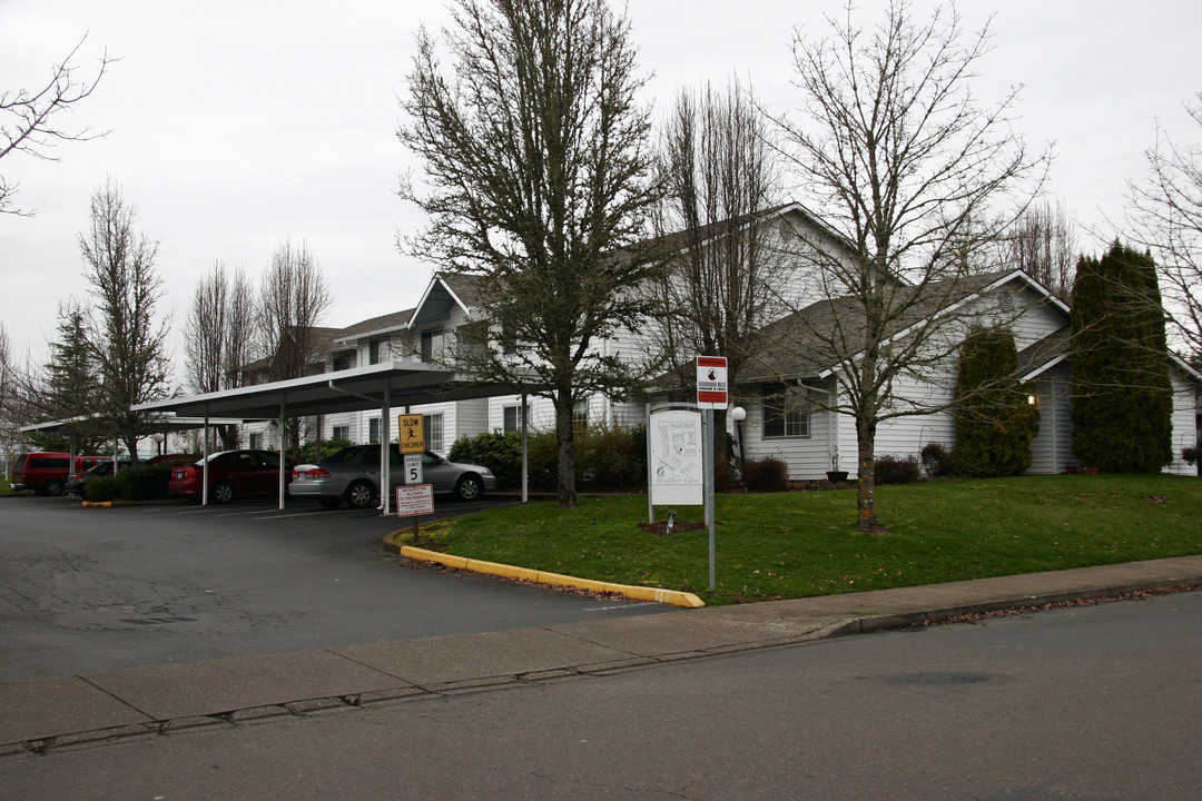 Heather Glen Apartments in McMinnville, OR - Building Photo