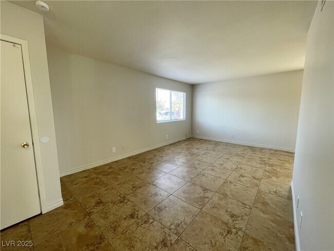 5447 Retablo Ave in Las Vegas, NV - Building Photo - Building Photo