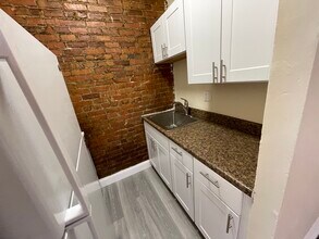 892 Huntington Ave, Unit 8 in Boston, MA - Foto de edificio - Building Photo