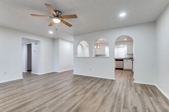 2308 W Oakdale Rd in Irving, TX - Building Photo - Building Photo