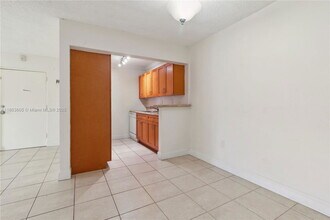 10834 N Kendall Dr in Miami, FL - Building Photo - Building Photo