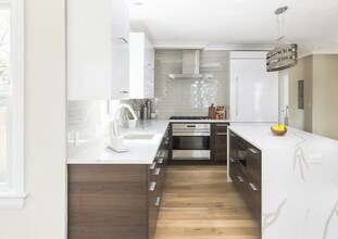 23 Winslow Rd, Unit 2 in Brookline, MA - Building Photo - Building Photo