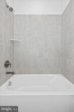 19822 Habitat Ter in Montgomery Village, MD - Foto de edificio - Building Photo