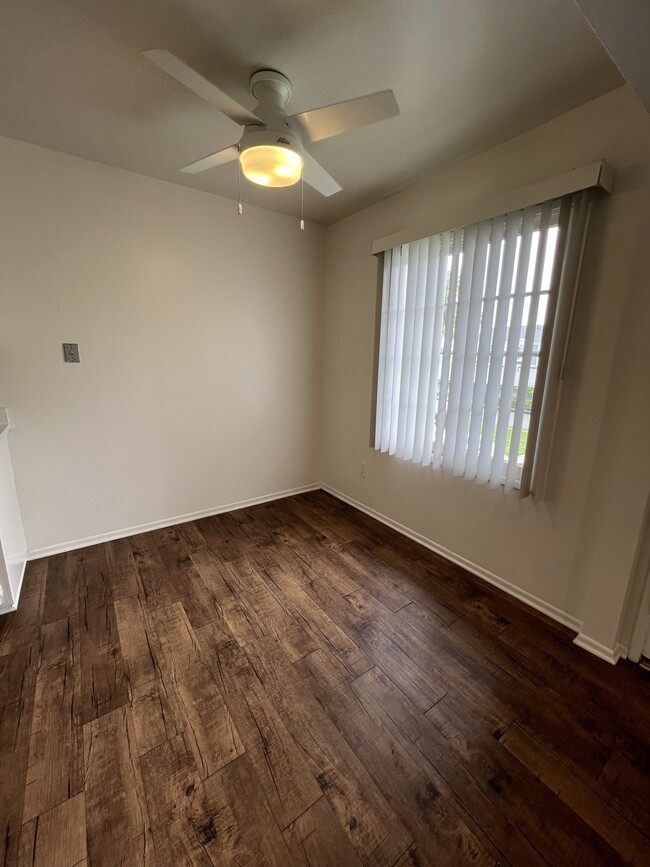 15622 Pasadena Ave, Unit 12 in Tustin, CA - Foto de edificio - Building Photo