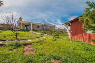 2425 San Diego Ave in Ramona, CA - Building Photo