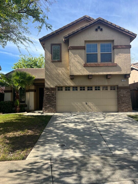 1930 Rickenbacker Ln in Lincoln, CA - Building Photo