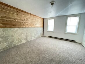 42 N Franklin St in Waynesboro, PA - Building Photo - Building Photo