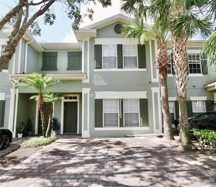 2458 Caravelle Cir in Kissimmee, FL - Building Photo