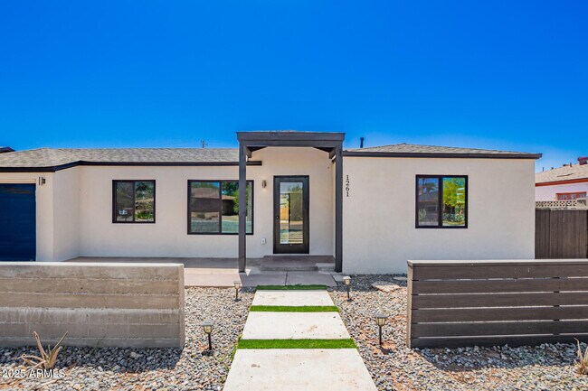 1261 E Cambridge Ave in Phoenix, AZ - Building Photo - Building Photo
