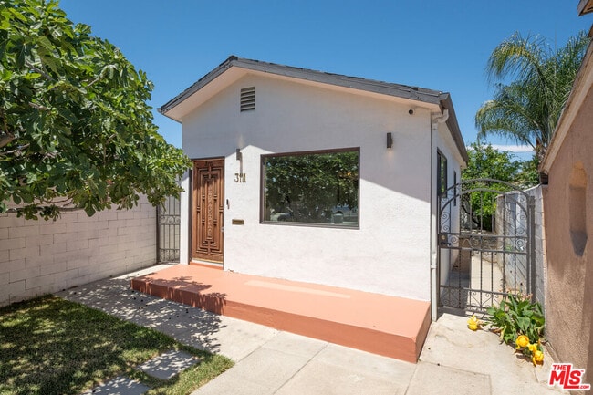 property at 3111 Glenhurst Ave