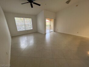 4690 Saint Croix Ln, Unit 431 in Naples, FL - Foto de edificio - Building Photo