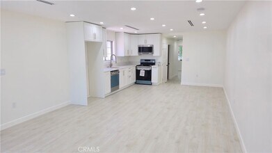 11623 Paso Robles Ave in Los Angeles, CA - Building Photo - Building Photo