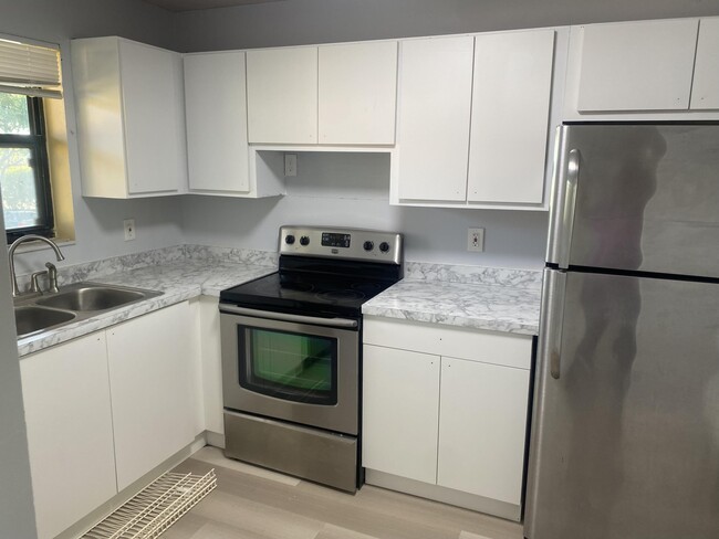 2181 Woolbright Rd in Boynton Beach, FL - Building Photo - Building Photo