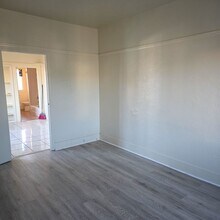 5125 Bancroft Ave in Oakland, CA - Building Photo - Building Photo