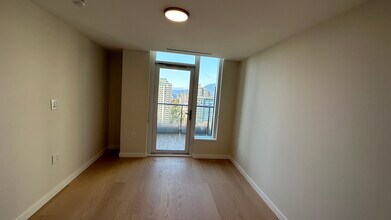 1335 Howe St in Vancouver, BC - Building Photo - Building Photo