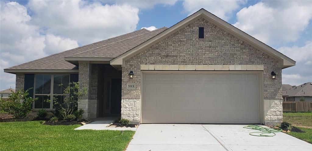 5315 New Iberia Ln in Dickinson, TX - Building Photo