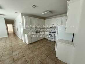 2724 Crossview Dr in Houston, TX - Building Photo - Building Photo