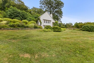 20 Old Post Rd in Bedford, NY - Building Photo - Building Photo
