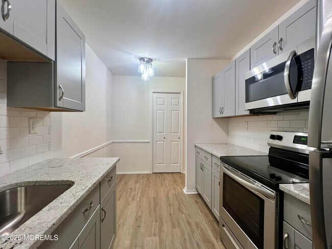 159 Cross Slope Ct in Englishtown, NJ - Building Photo - Building Photo