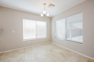 2255 E Parkside Ln in Phoenix, AZ - Foto de edificio - Building Photo