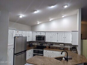 4341 E Betty Elyse Ln in Phoenix, AZ - Building Photo - Building Photo