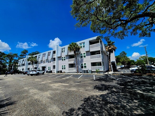property at 401 N Hillside Dr