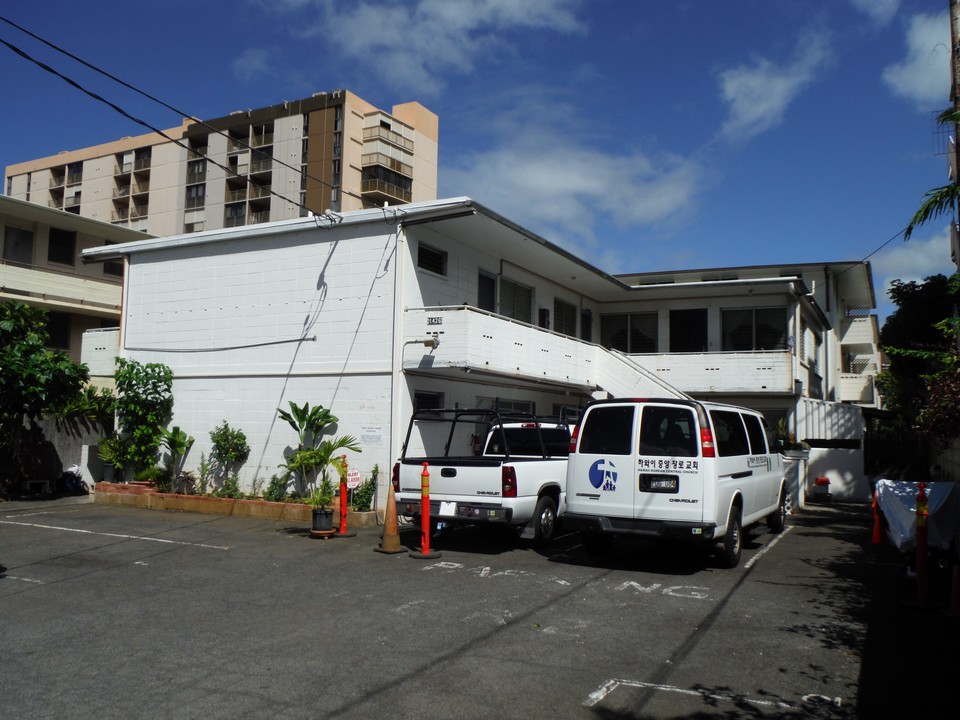 1426 Kewalo St in Honolulu, HI - Building Photo