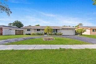 7400 NW 15th St in Plantation, FL - Building Photo