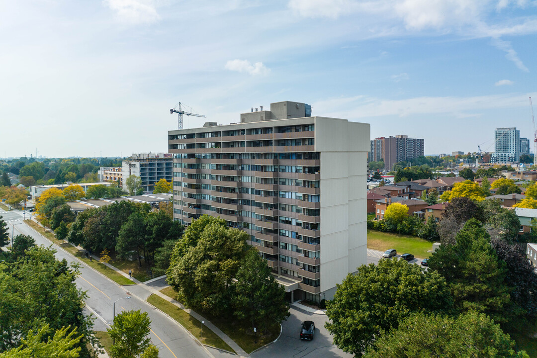 40 Bay Mills Blvd in Toronto, ON - Building Photo