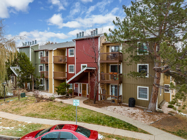 Gold Run Condominiums in Boulder, CO - Foto de edificio - Building Photo