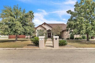 401 Ceniza Ridge Dr in Del Rio, TX - Building Photo
