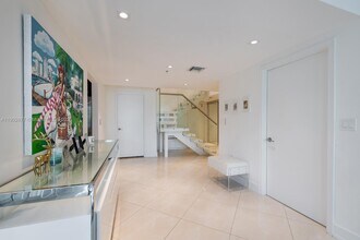 7928 East Dr in North Bay Village, FL - Foto de edificio - Building Photo