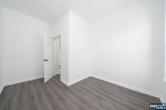 10 McDougall St, Unit 1 in Jersey City, NJ - Building Photo - Building Photo