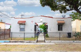 613 E 83rd St in Los Angeles, CA - Foto de edificio - Building Photo