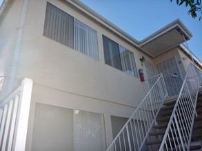 2811 Colorado Ave, Unit 2 in Santa Monica, CA - Foto de edificio - Building Photo