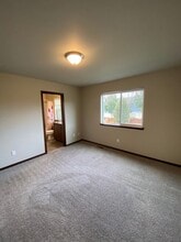 430 S Kansas Loop in East Wenatchee, WA - Building Photo - Building Photo