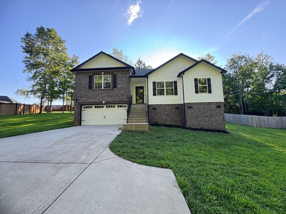2868 E Old Ashland City Rd in Clarksville, TN - Building Photo
